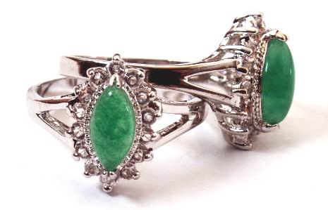 Beautiful Ladies Jade Ring - Looks a million dollars!