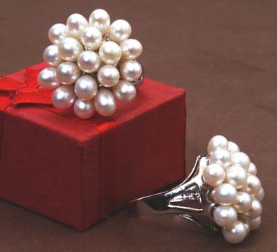 Lustrous 15-Pearl Ring - Unusual!