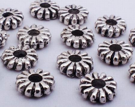 100 Victorian 12 Petal Bead Spacers - 925