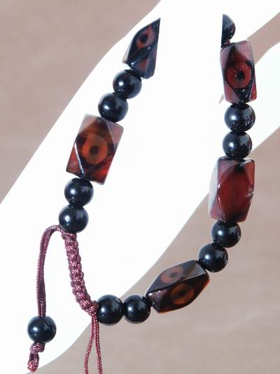 Faceted Tibetan Dzi Agate Bead Bracelet