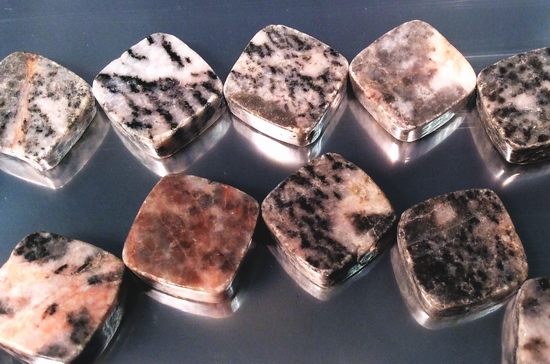 23 Flat-Square Matt Pink Zebra Jasper Beads