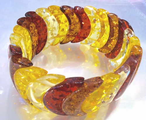 Enchanting Chunky Half-Moon 3-Tone Amber Bracelet